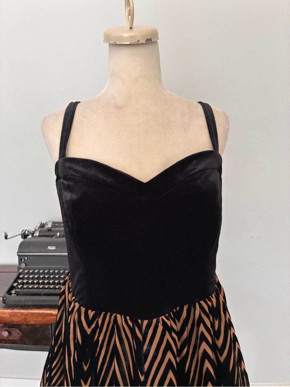 Unique Vintage Bertie Black Velvet Chevron Swing Dress - Size XL - Picture 5 of 15